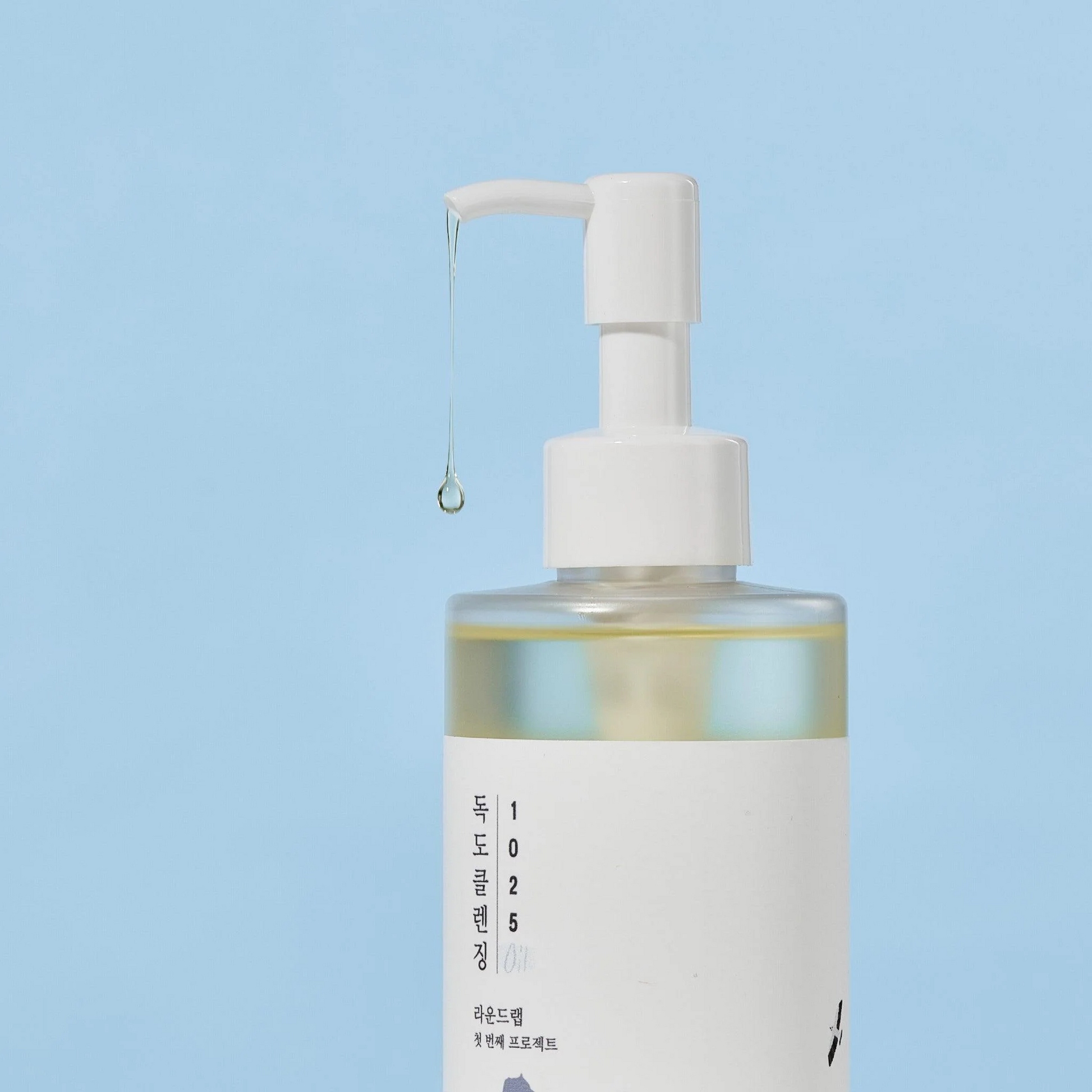 1025 DOKDO CLEANSING OIL 200ml - Banana is white