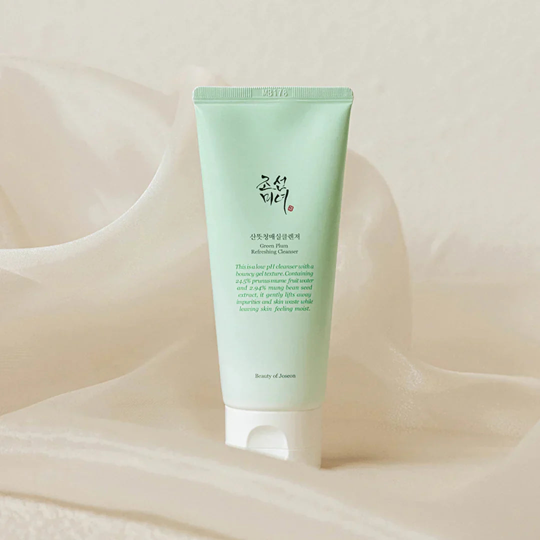 Green Plum Refreshing Cleanser 100ml - Banana is white