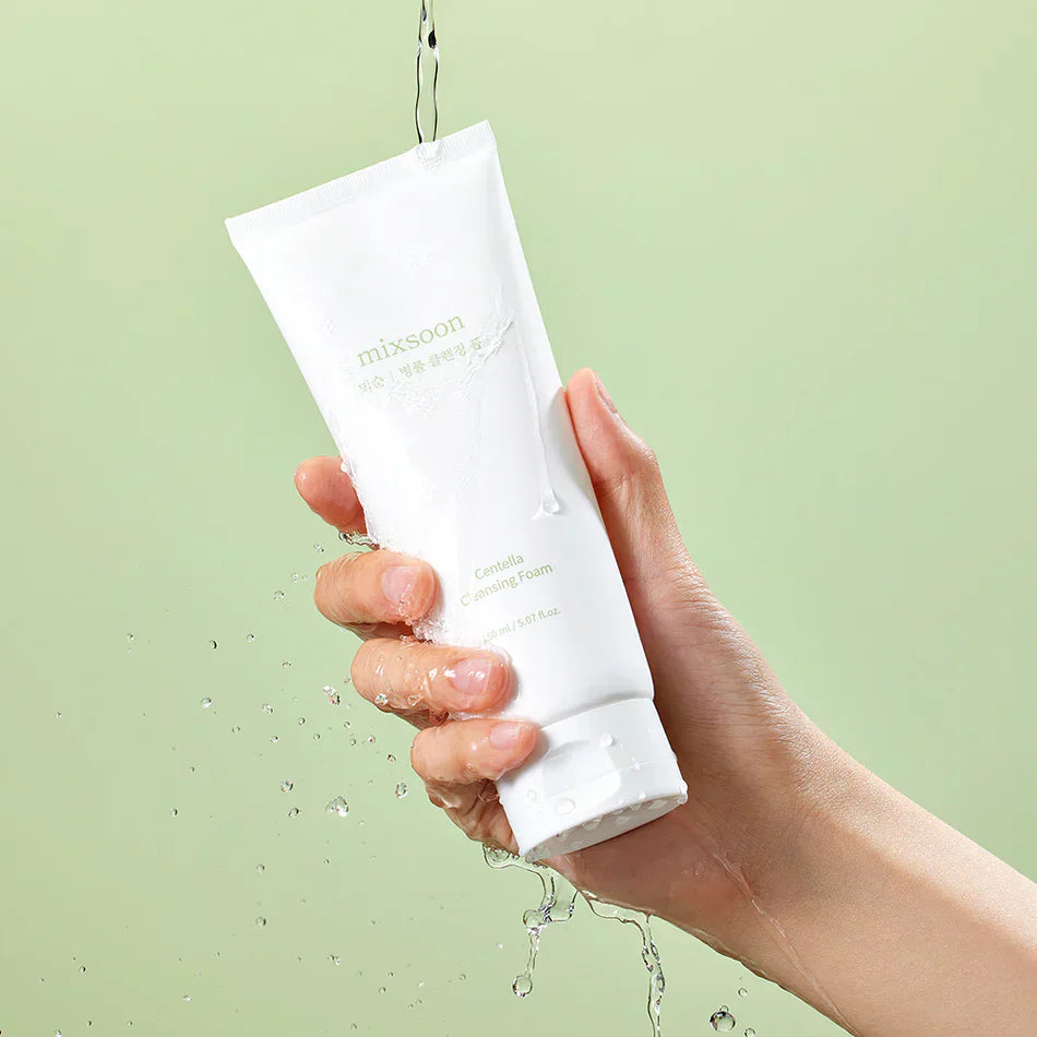 Centella Cleansing Foam 150mL - Banana is white